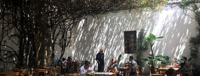 Instituto De Artes Gráficas De Oaxaca (IAGO) is one of Teresa 님이 좋아한 장소.