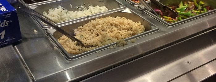 Chipotle Mexican Grill is one of Emilyさんのお気に入りスポット.