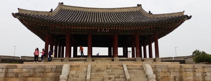 Hwaseong Fortress is one of 수원시의 이곳저곳.