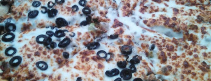 Minsky's Pizza is one of Locais curtidos por Dustin.