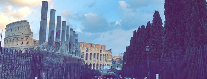 Colosseo is one of Posti che sono piaciuti a Feras.