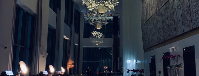 SLS Dubai Hotel & Residences is one of Posti che sono piaciuti a Feras.