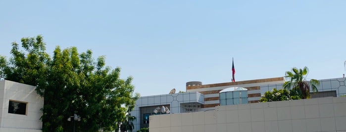 Consulate General Of Kuwait is one of สถานที่ที่ Feras ถูกใจ.