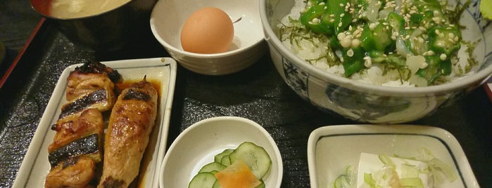 鳥串 炭火焼 なごみ is one of Tempat yang Disukai Naoto.