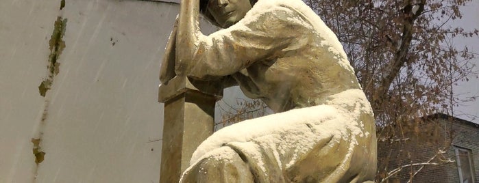 Памятник Марине Цветаевой is one of Памятник.
