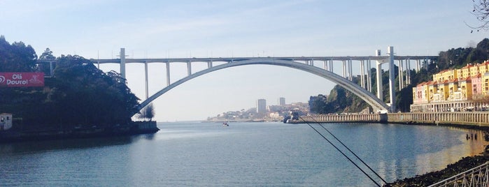 Ribeira is one of Porto.