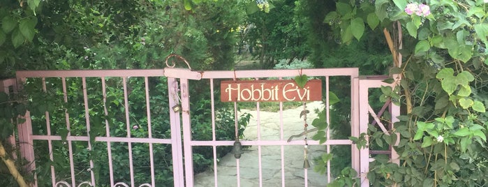 Hobbit Cafe&Bar is one of Çıralı Antalya.