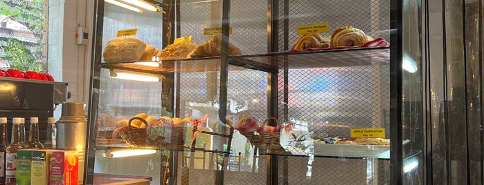 Gusto y Gustos Deli and Bakery is one of فلبين.