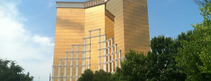 Horseshoe Casino & Hotel is one of Tempat yang Disukai Betty.