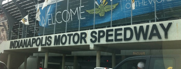 Indianapolis Motor Speedway South Vista Stand is one of Matthew'in Beğendiği Mekanlar.