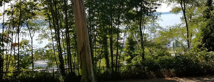 Kinnear Park Off-leash Area is one of Jack’s Liked Places.