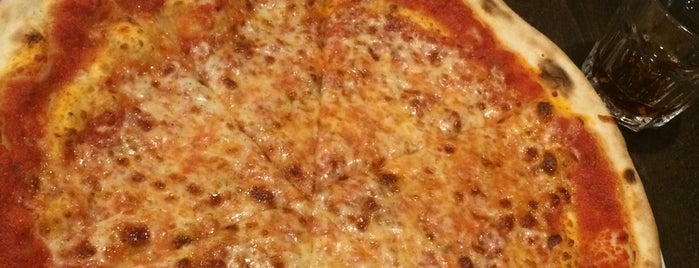 Pizza & Pasta Factory is one of Posti che sono piaciuti a MAQ.