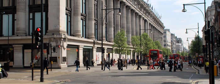 Selfridges & Co is one of Londres.