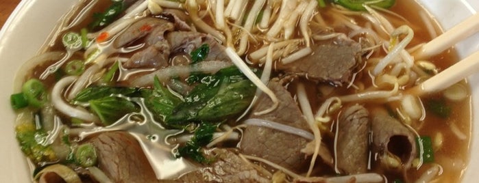 Pho Huynh is one of Lugares favoritos de Karl.
