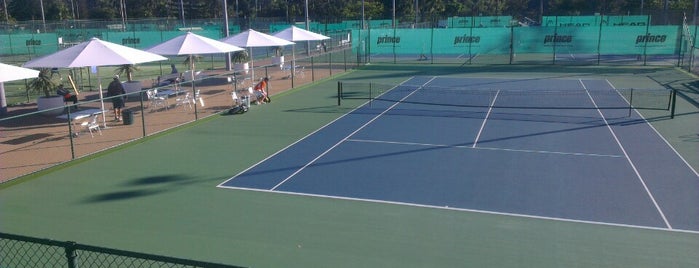 UQ Tennis Courts is one of Posti che sono piaciuti a Daniel.