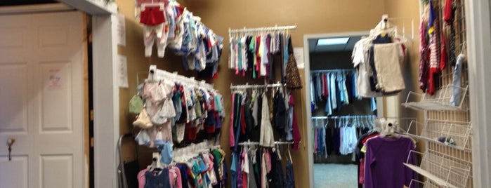 Ginas Clothes Closet is one of Locais curtidos por Cathy.