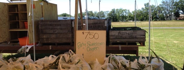 Sweet Corn Charlie's Stand is one of Lugares favoritos de Cathy.