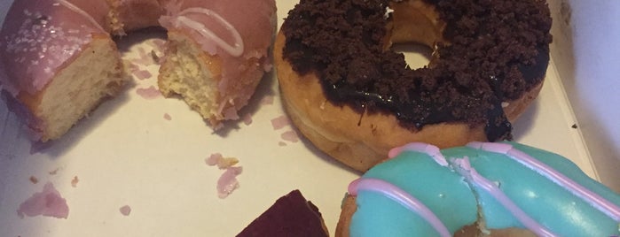 Jolly Molly Donuts is one of Posti che sono piaciuti a Nora.