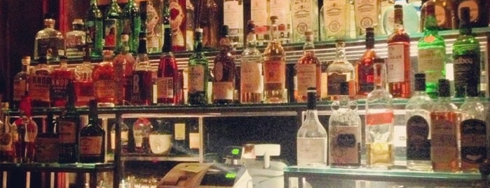 Monty Bar is one of Lieux sauvegardés par Thirsty.