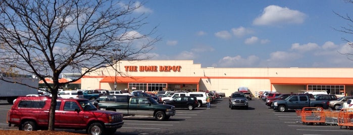 The Home Depot is one of Tempat yang Disukai George.