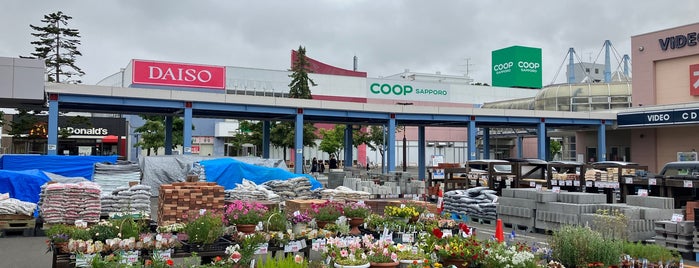 コープさっぽろ あいの里店 is one of makkyさんのお気に入りスポット.