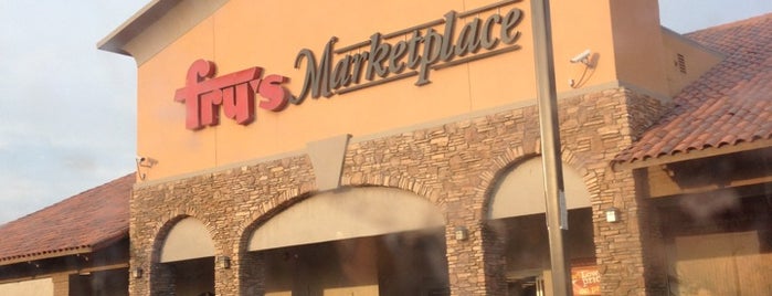 Fry's Marketplace is one of สถานที่ที่ Linda ถูกใจ.