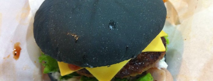 Stacks Burger is one of Locais salvos de Adrien.