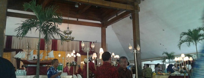 "Pendopo Agung" SMSR Bugisan Yogyakarta is one of Dhyani : понравившиеся места.