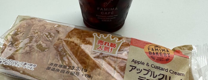 FamilyMart is one of 飲食店.