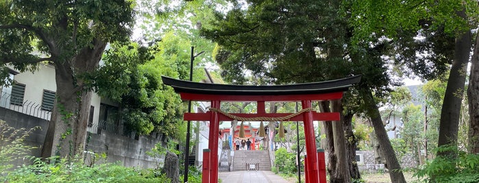 Kumano Shrine is one of Jiyugaoka.