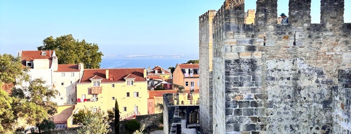 São Jorge Castle is one of Lisboa.