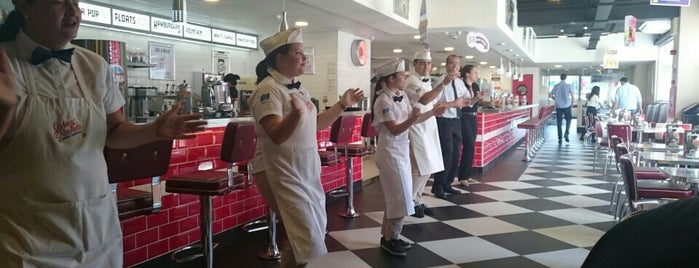 Johnny Rockets is one of Aonde comer em SJC?.