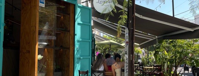 Leonela is one of Visitados 2.