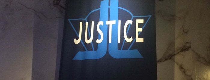 Justice League! Battle For Metropolis is one of Tempat yang Disukai Taner.