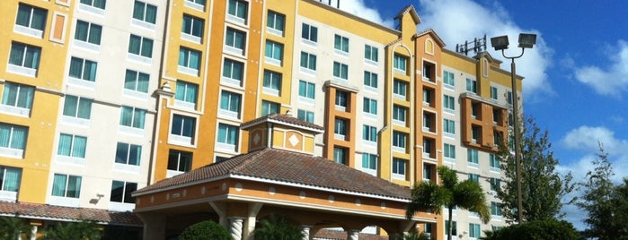 Radisson Hotel Orlando - Lake Buena Vista is one of สถานที่ที่ Alex ถูกใจ.