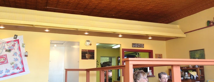Kristi's Coffee Corner is one of Lugares favoritos de Randee.
