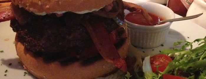 Big Kahuna Burger is one of Leonardoさんの保存済みスポット.