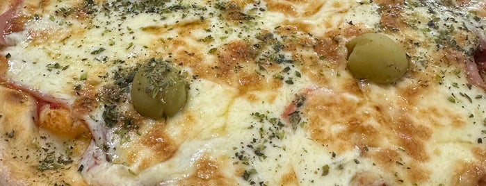 Los Inmortales is one of Must-visit Pizza Places in Buenos Aires.