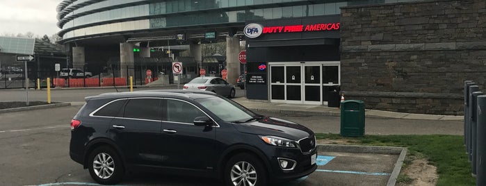 Duty Free Americas is one of Lieux qui ont plu à Sandy.