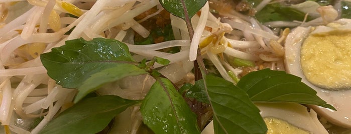 Phở Hòa is one of Eat.