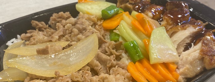 Yoshinoya is one of Eric's Mall Food Go To's.