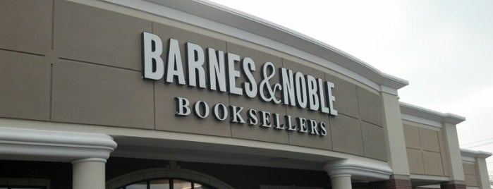 Barnes & Noble is one of สถานที่ที่ Leslie ถูกใจ.
