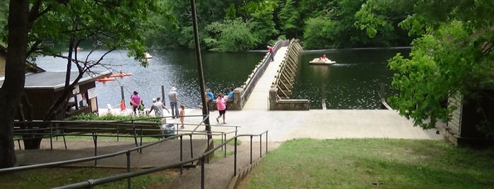 Cumberland Mountain State Park is one of Sharonさんのお気に入りスポット.