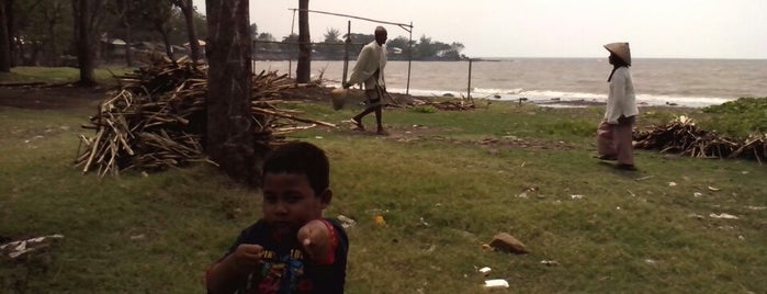 Pantai Pathek is one of Lugares favoritos de RizaL.