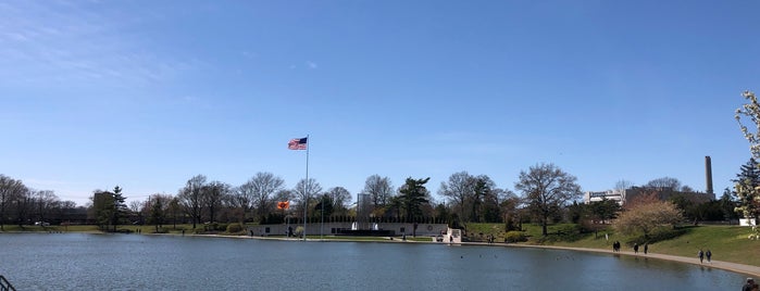Eisenhower Park Pond is one of Places to visit.