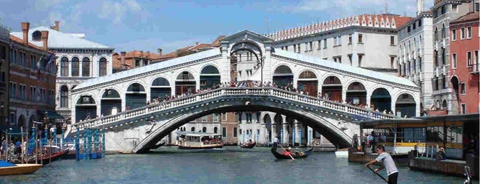 Rialtobrücke is one of Venice.