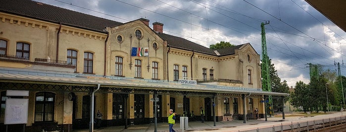 Püspökladány vasútállomás is one of Pályaudvarok, vasútállomások (Train Stations).