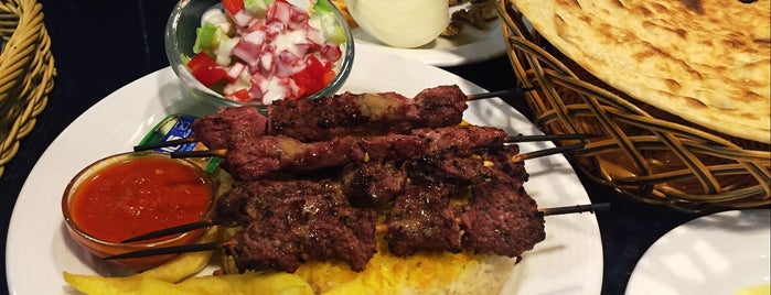 Tahdig Restaurant | رستوران ته دیگ is one of Lugares favoritos de Yekta.