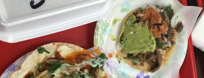 Tacos El Gordo is one of สถานที่ที่ Enrique ถูกใจ.