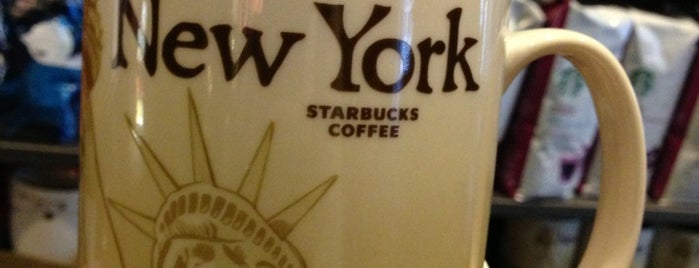 Starbucks is one of Tempat yang Disukai Ryan.